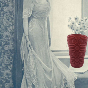 Old Rose Velvet Vase with Reliëf by A Dream Design